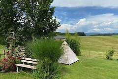 Tipi für Kinder im Garten